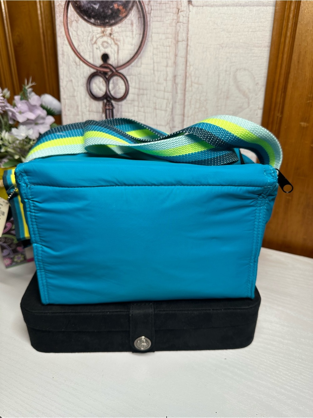 Victoria's Secret PINK Teal Blue Crossbody Lunch Bag with Multicolor Strap - Picture 6 of 9
